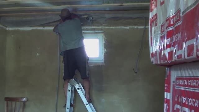 "Бабье лето" в разгаре// Сделал электрику в ванной// Настелил полы в комнатах второго этажа смотреть онлайн