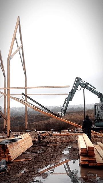 Покажу как поднимаем рамы амбарного дома #barnhouse
