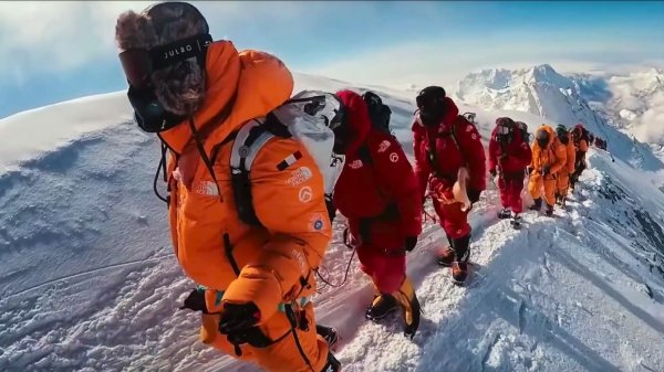 Эверест-2025: трагедии и триумфы восхождений. Что ждет вершину мира в будущем? ►Владимир Чайкин►