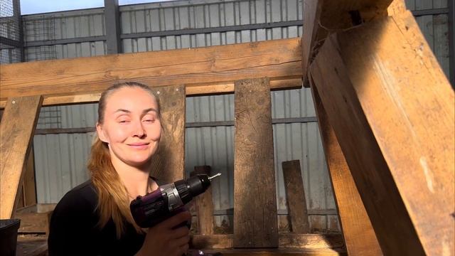 Наш насыщенный сентябрь! Занимаемся мясной переработкой! Прессуем сено и перевозим домой на хранение смотреть онлайн