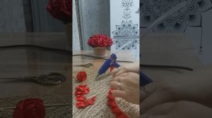 Маленькая роза из атласной ленты 2,5 см