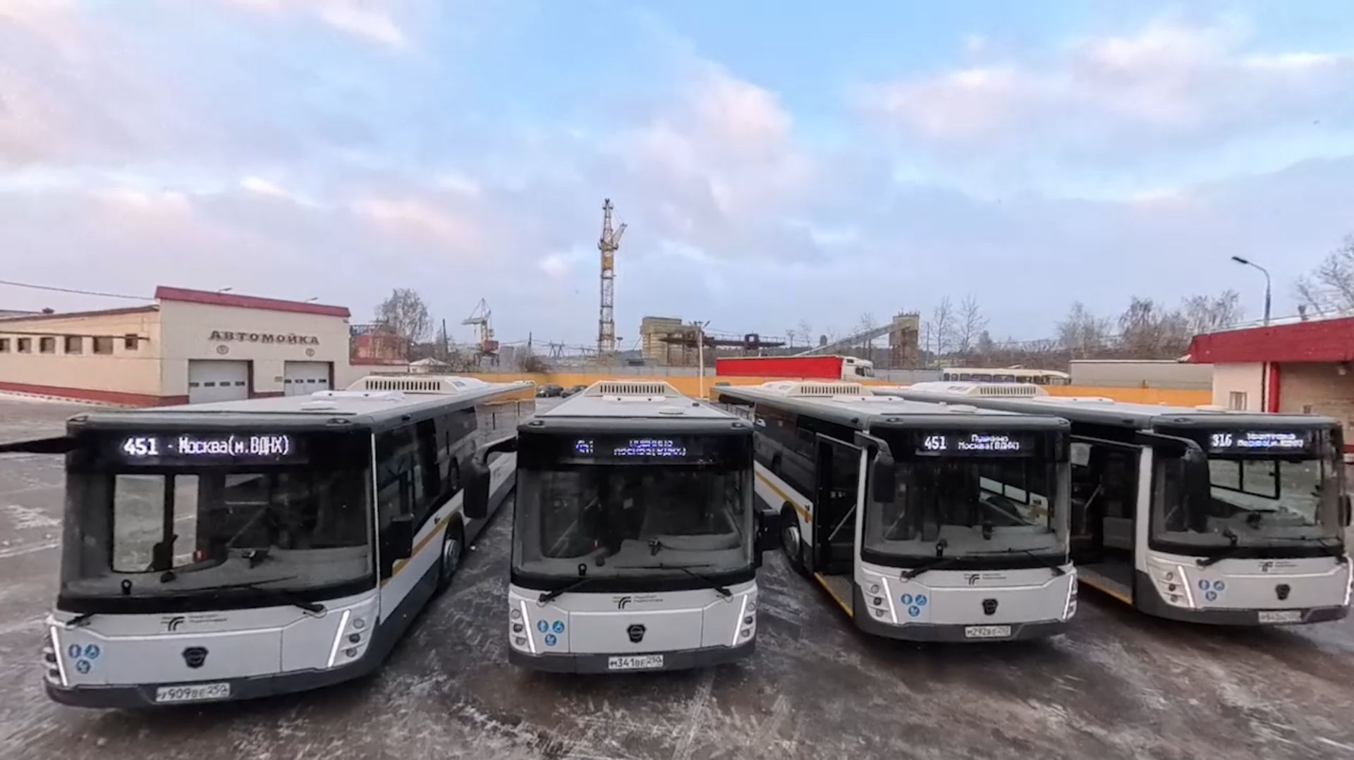 Четыре новых современных автобуса начали работу в округе смотреть онлайн