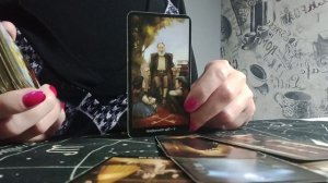 Вспоминает ли он о вас? Расклад Таро