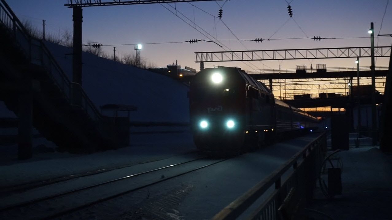 Тепловоз ТЭП70БС-188 с поездом "Восток" смотреть онлайн