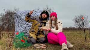ЖЕНА ЛОВИТ КАРАСЕЙ БОЛЬШЕ МЕНЯ! ВЕРНУЛИСЬ НА ЗАБРОШЕННУЮ РЕКУ!ГОТОВИМ В ПАЛАТКЕ! Рыбалка в Астрахани