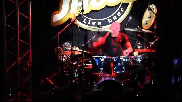 Chris Slade - Drums Solo