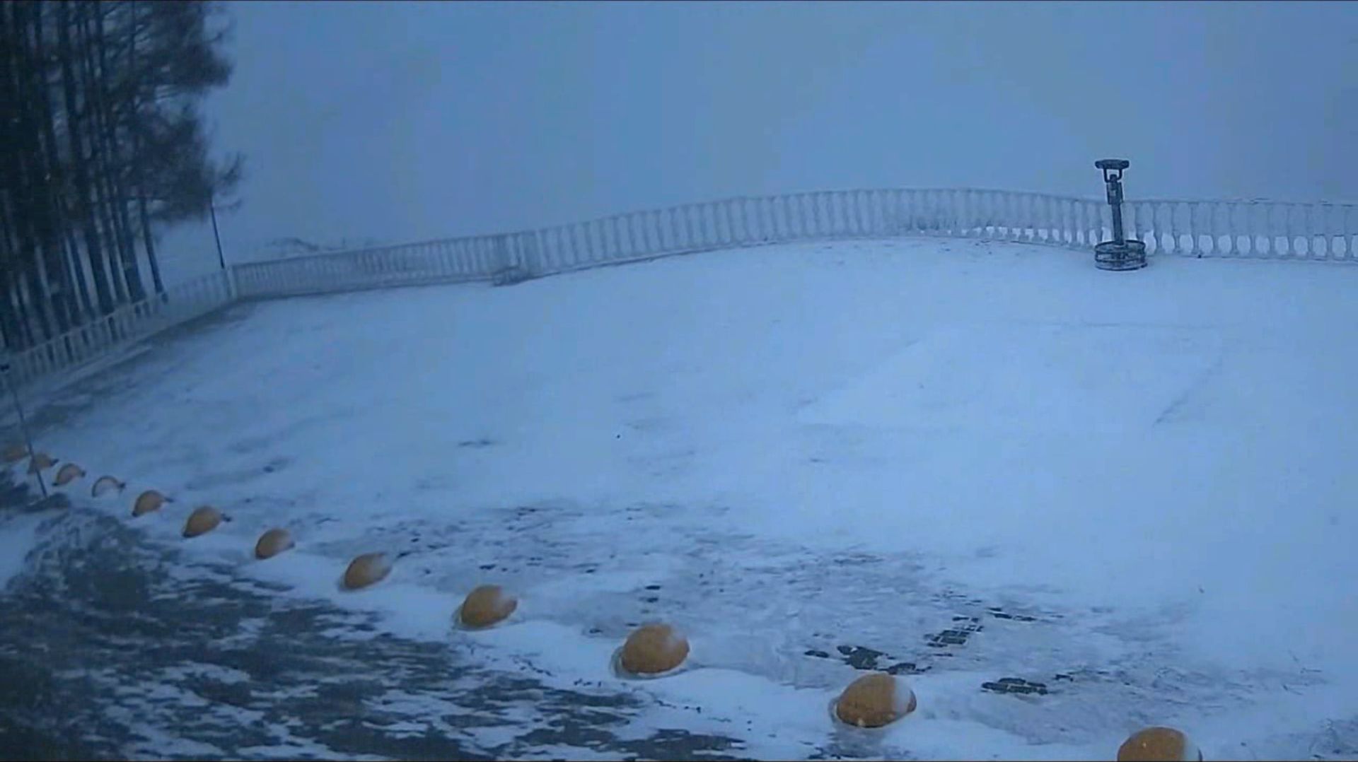 Сильный снежный заряд в городе Вязники утром 13.12.2025 смотреть онлайн