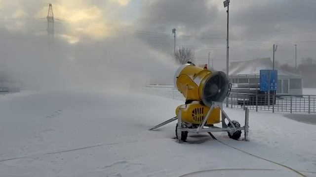 ⛷️Лыжную трассу готовят в парке 850-летия Москвы⛷️ смотреть онлайн
