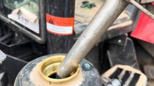 Как мы всей семьей в полях работаем, да и на ферме еще успеваем! Сею первое поле сама!