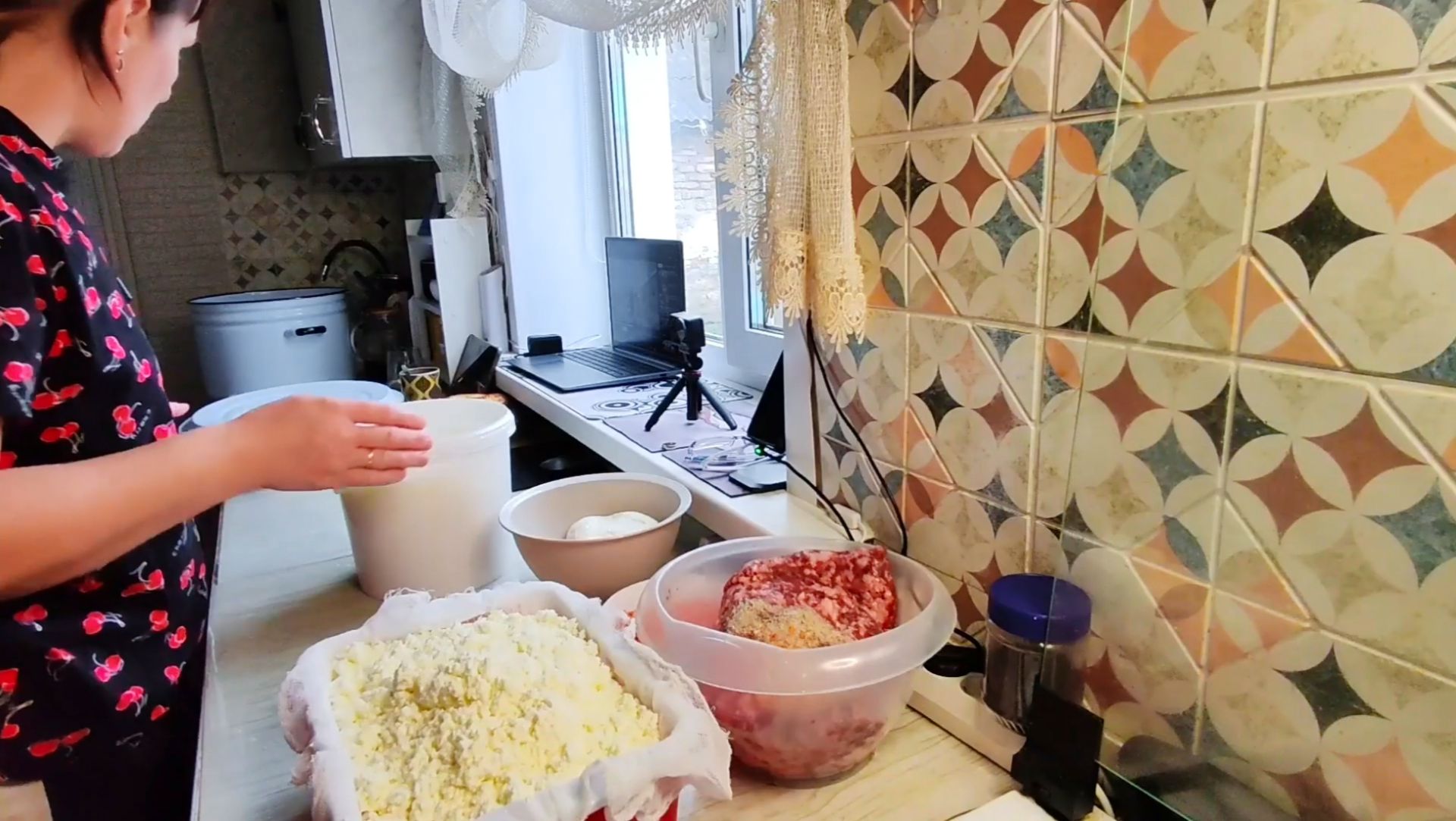 Неприятность получилась. Как семья живёт в деревне смотреть онлайн