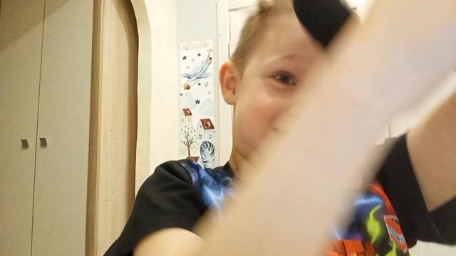 открытия коробки но кто-то меня утощил. это был пранк и ловушкой. и зря я эту игрушку достал, смотреть онлайн