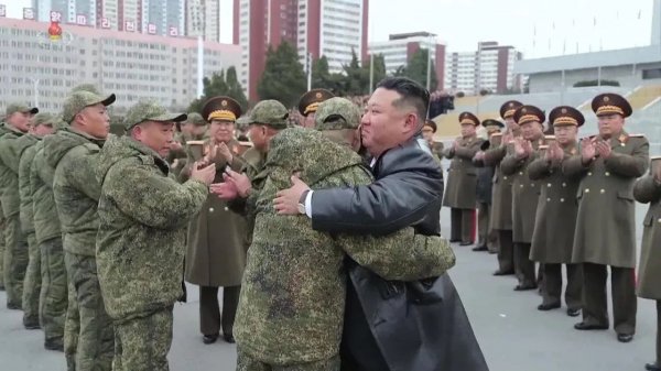 Церемония приветствия возвращения инженерного подразделения Корейской народной армии.