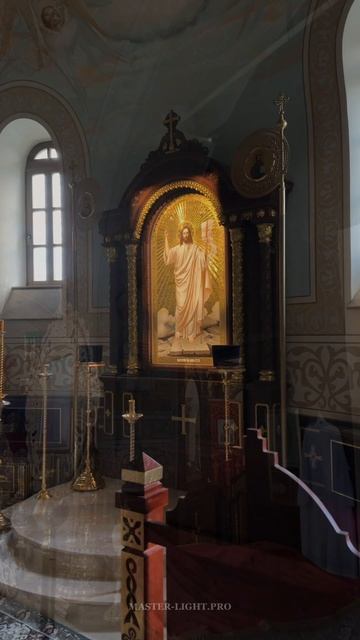Художественная подсветка иконы Спасителя в алтаре Храма Апостола Петра смотреть онлайн