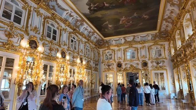 ПЕТЕРГОФ. ЛЕТНЯЯ РЕЗИДЕНЦИЯ ПЕТРА 1.