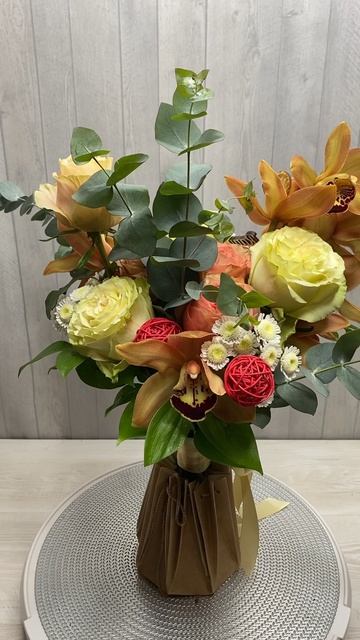 Букет из рыжих орхидей и роз смотреть онлайн