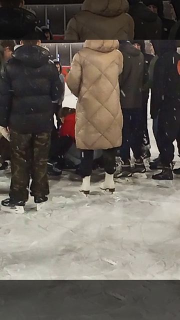 Упал на лед