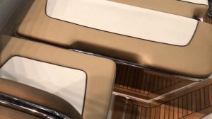 НОВИНКА ОТ BAYLINER. ДВЕ КАЮТЫ, ДВА КАМБУЗА ШЕСТЬ СПАЛЬНЫХ МЕСТ в 8 0МЕТРАХ! (2020)