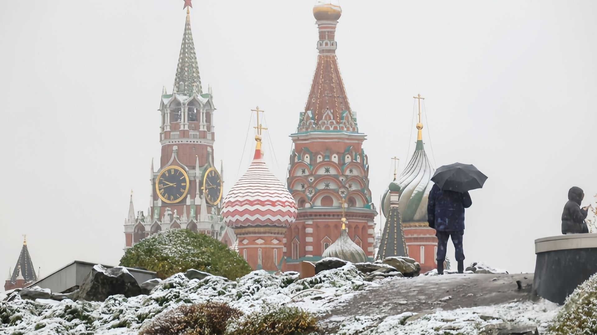 Первый снегопад и ночные заморозки: зимняя погода пришла в Москву смотреть онлайн