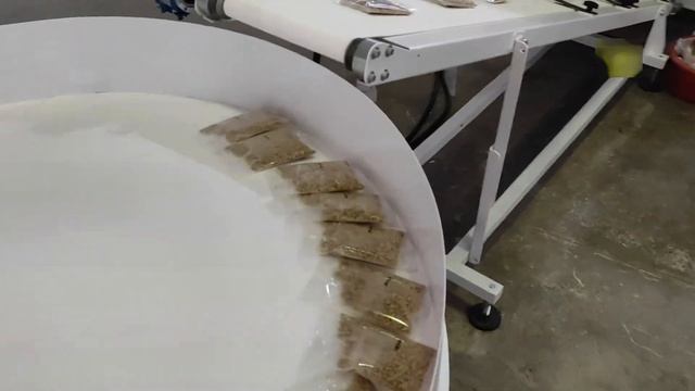 Упаковочная линия 055.21 с дозатором. Фасовка сыпучего продукта в модифицированной газовой среде смотреть онлайн