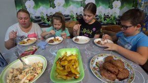 мукбанг. какая гадость этот салат бургер🫣