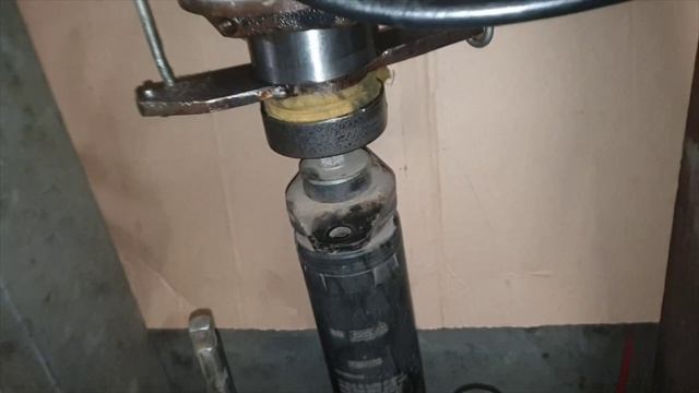Работа амортизатора НИВОМАТ . Часть 2 -- неработающий нивомат . смотреть онлайн