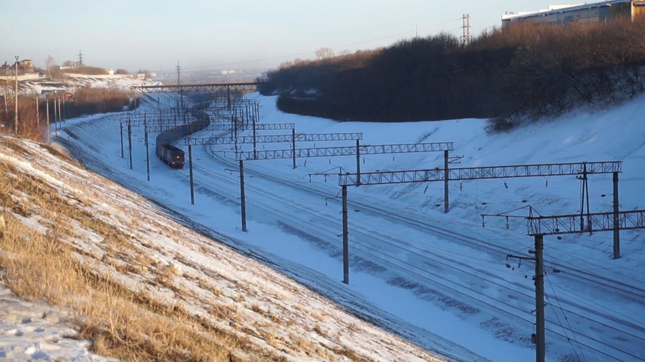 Тепловоз 2ТЭ10М-3544 с контейнерным поездом. смотреть онлайн