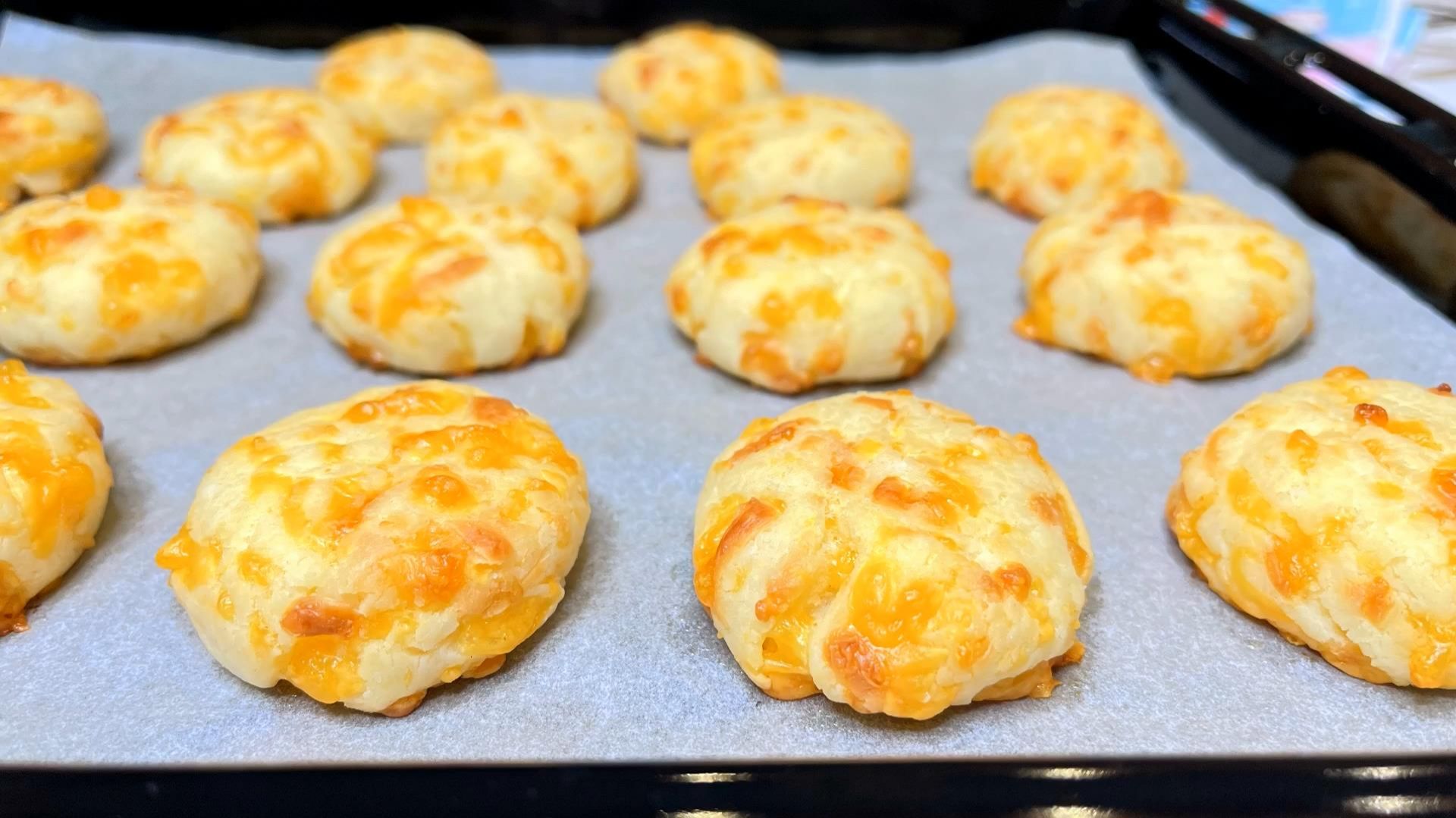 Бразильские сырные булочки на рисовой муке. Без глютена и молока.