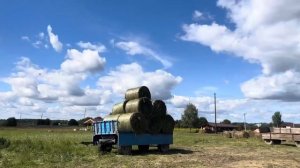 Заготовка кормов для крс. Научилась работать на всей технике.