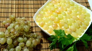 Слоеный салат Тиффани с курицей и виноградом