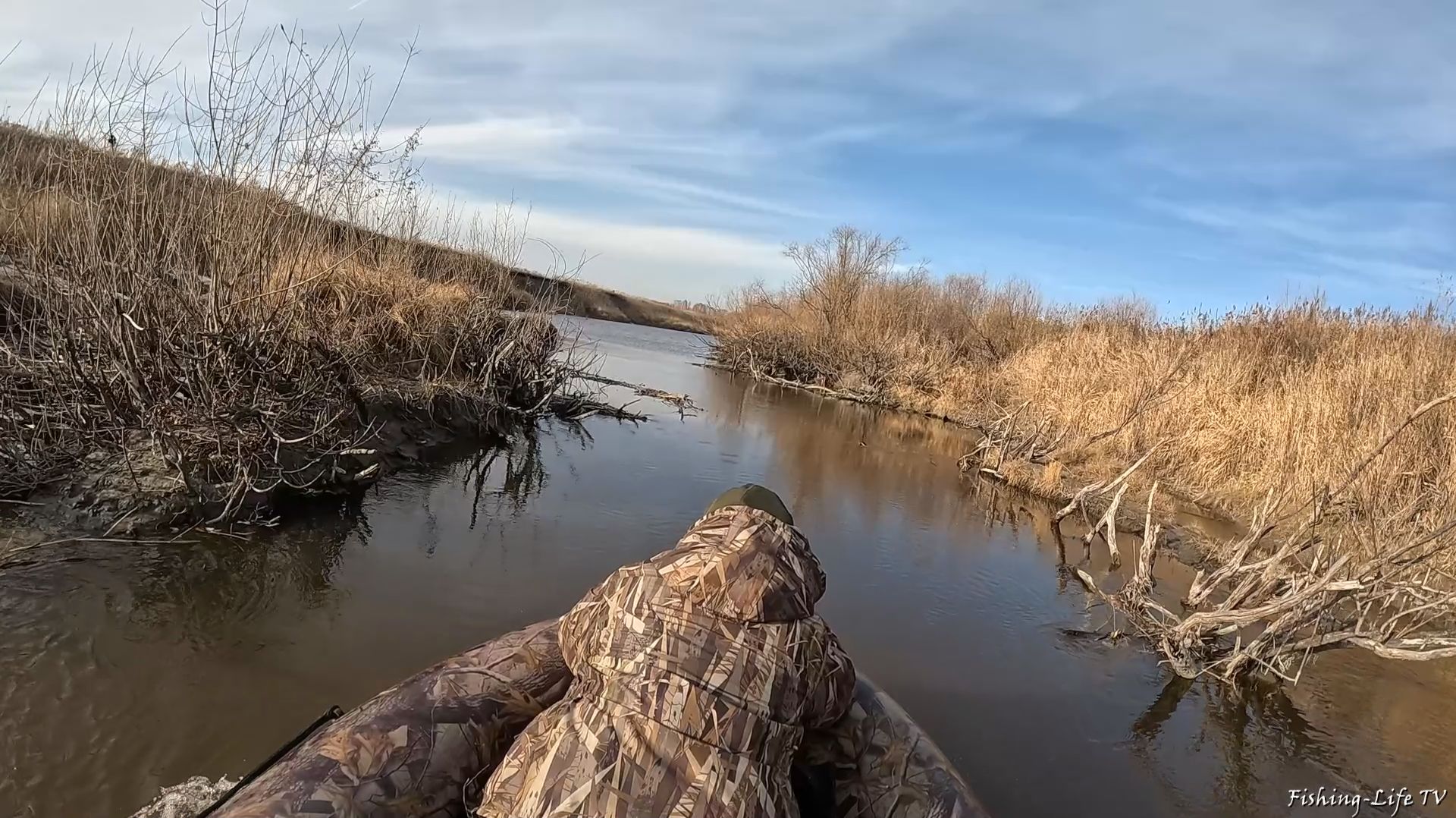 Я не ожидал что в этой реке столько рыбы. Полная накидка на каждом забросе.
