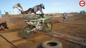 Топ 50 Курьёзных Моментов Произошедших с Мотоциклистами и Велосипедистами Случайно Снятых на Камеру.