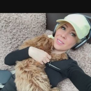 Ушки и хвостик... и пуговкой глазки... Солнечный лучик и радость Хозяйки...