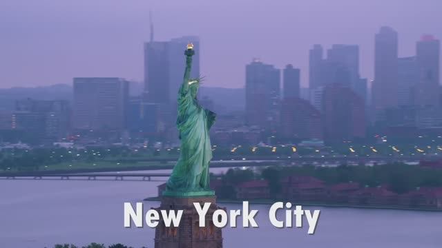 Нью-Йорк: Самодельный аквариум на 2700 литров для цихлид смотреть онлайн