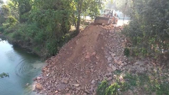 Строительство временной плотины для восстановления канала. смотреть онлайн