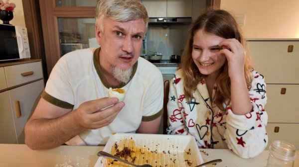 Мукбанг с детьми на DenvasTV. Изучаем еду и китайский