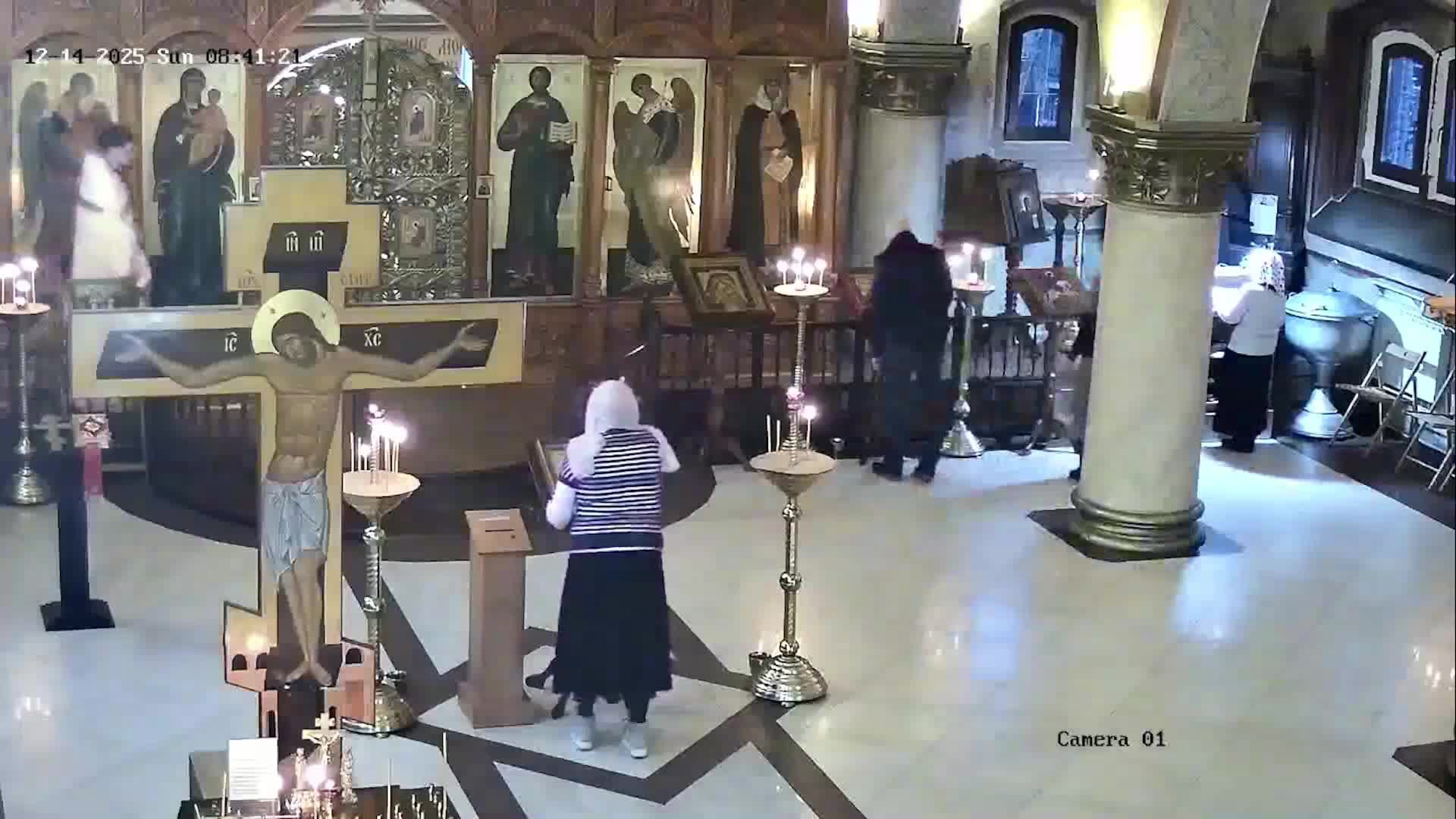 Божественная литургия. 14.12.2025 в 9-00. смотреть онлайн