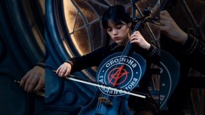 Уэнсдей играет "всё идёт по плану"