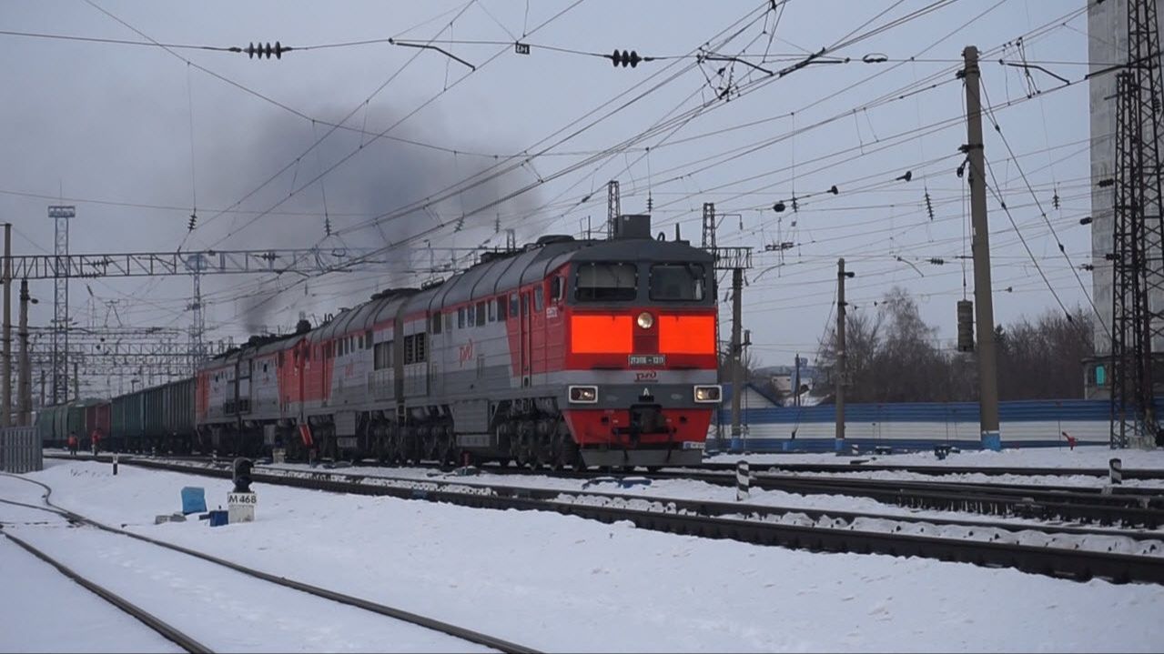 Тепловозы 2ТЭ116-1311 и 2ТЭ10М-2280. Отправление двойной тяги. смотреть онлайн