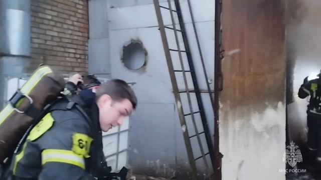 🔥Пожар на складе в Ногинске охватил 400 квадратных метров🔥 смотреть онлайн