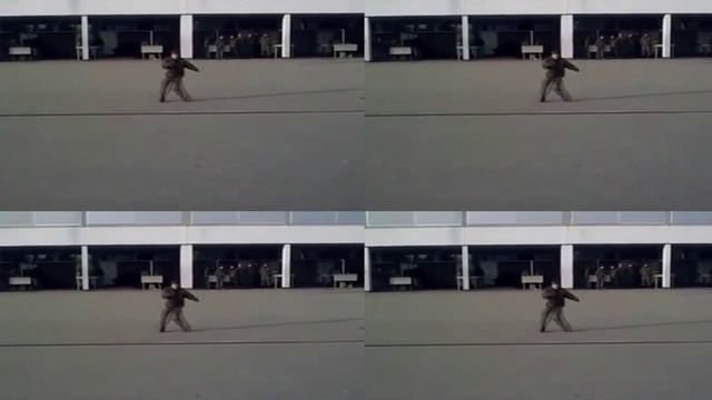 Солдат танцует на плацу. Музыка 'TRAP' ( не Россия ) нулевые .зеркало смотреть онлайн