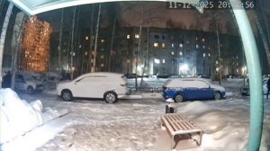 «Он бабу бьет!»