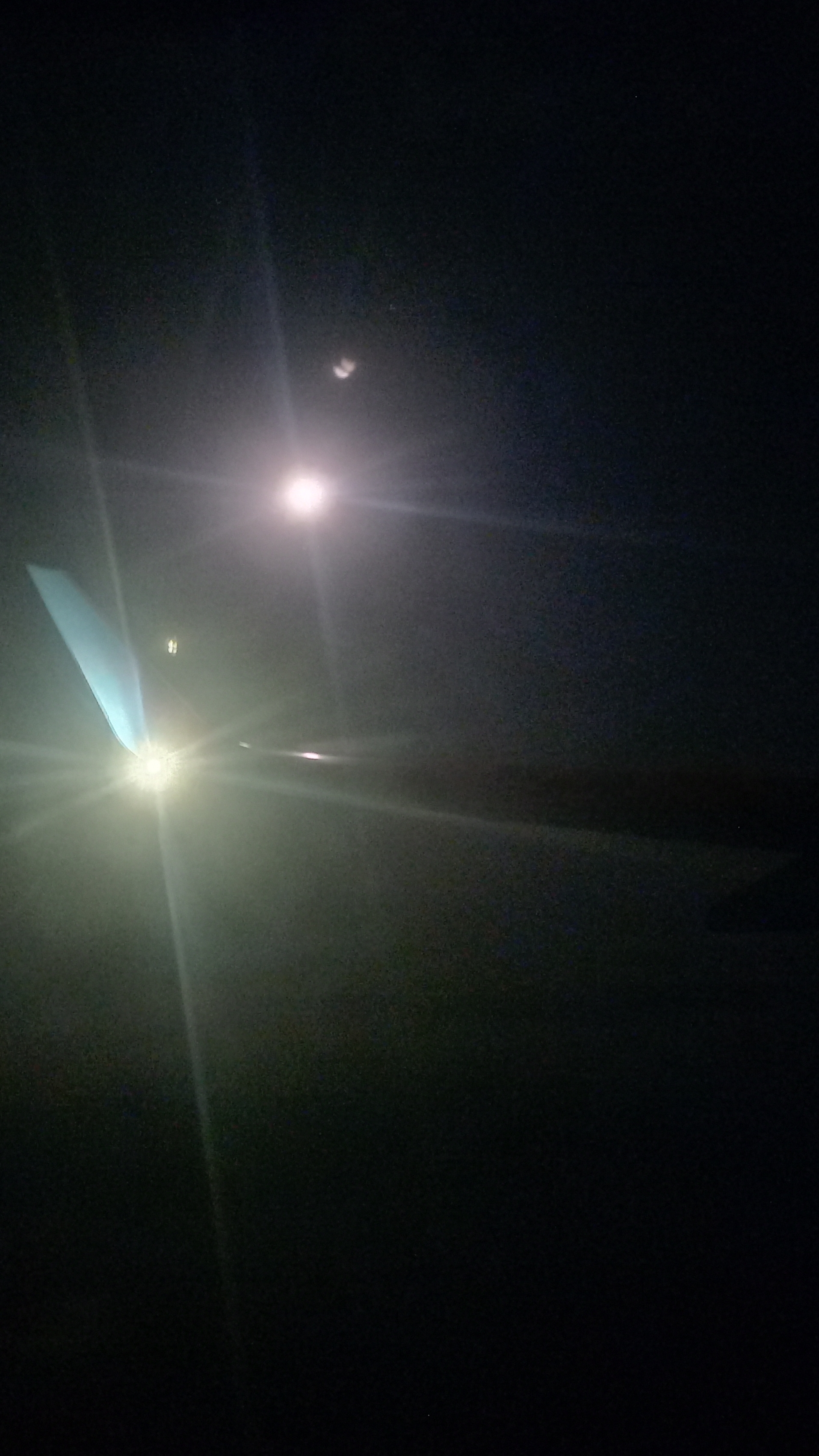 Боинг 737-800 взлетает в ночи смотреть онлайн