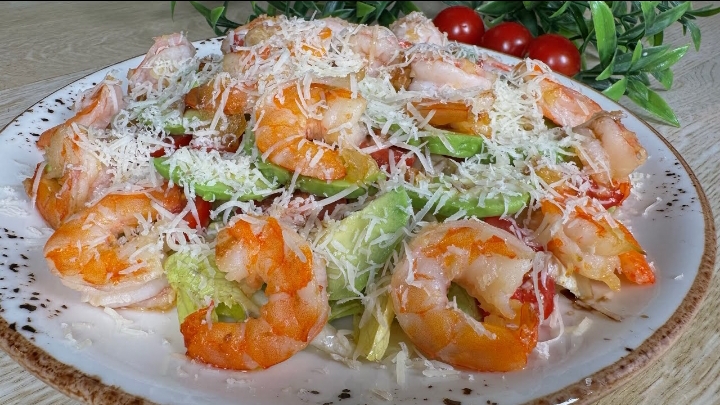 САЛАТ из креветок и авокадо...🥗🍤🥑🎄😋 Рецепт ⤵️ смотреть онлайн