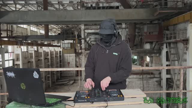 QLture | Abandoned Factory — Breakbeat / Electropunk Live DJ Set смотреть онлайн