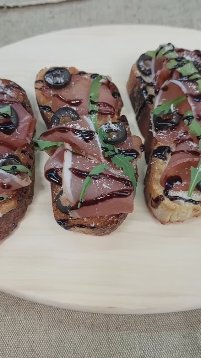 Брускетта с мясом - итальянский бутерброд смотреть онлайн