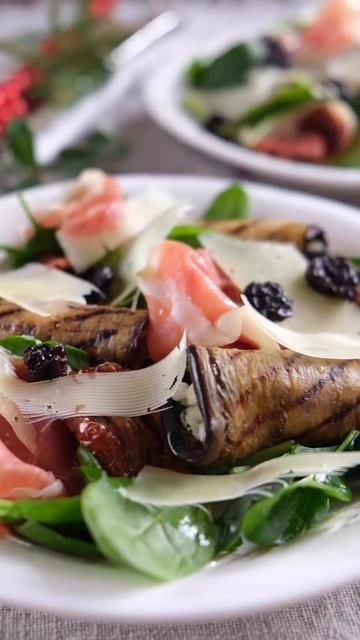 🍅🍆 Настоящая гастрономическая бомба: салат с сочными баклажанами и пикантными вялеными помидорами!