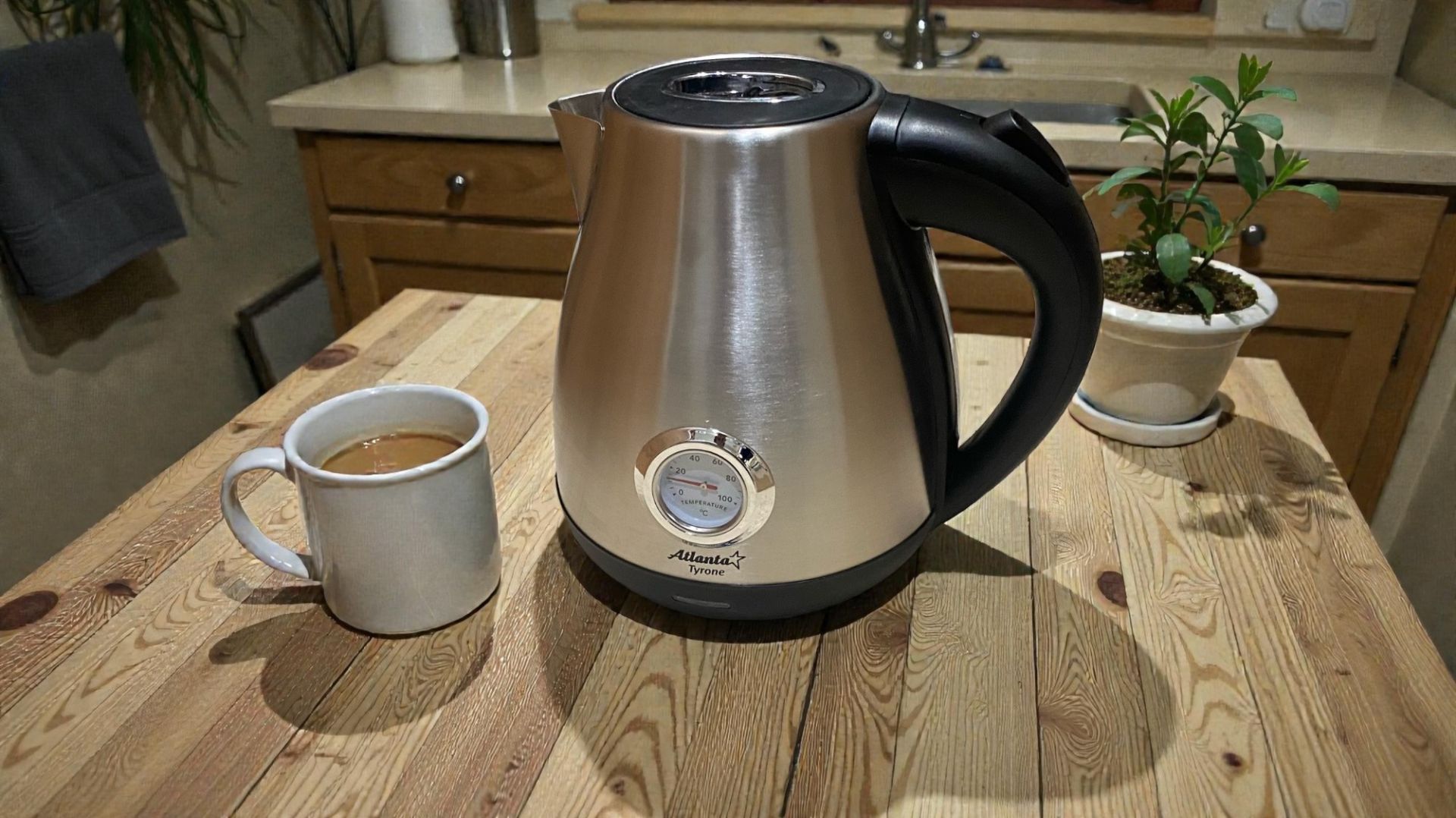 Распаковка и обзор Электрочайника Atlanta ATH-2438 смотреть онлайн