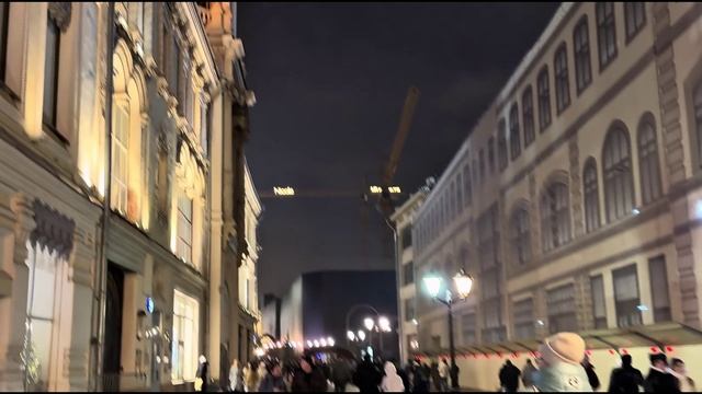 ✨Потрясающие рождественские украшения Москвы ночная прогулка по сияющей столице🎄🌃 смотреть онлайн