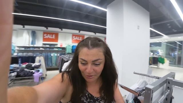 ПОЕХАЛИ В НОВОРОССИЙСК, НАКОНЕЦ ТО УГОДИЛА АНДРЕЮ И КУПИЛА ПОДХОДЯЩУЮ МАЙКУ смотреть онлайн