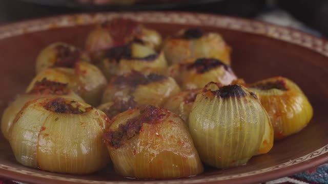 Kənd Həyatı. Фаршированный лук с макаронами. Просто и вкусно смотреть онлайн